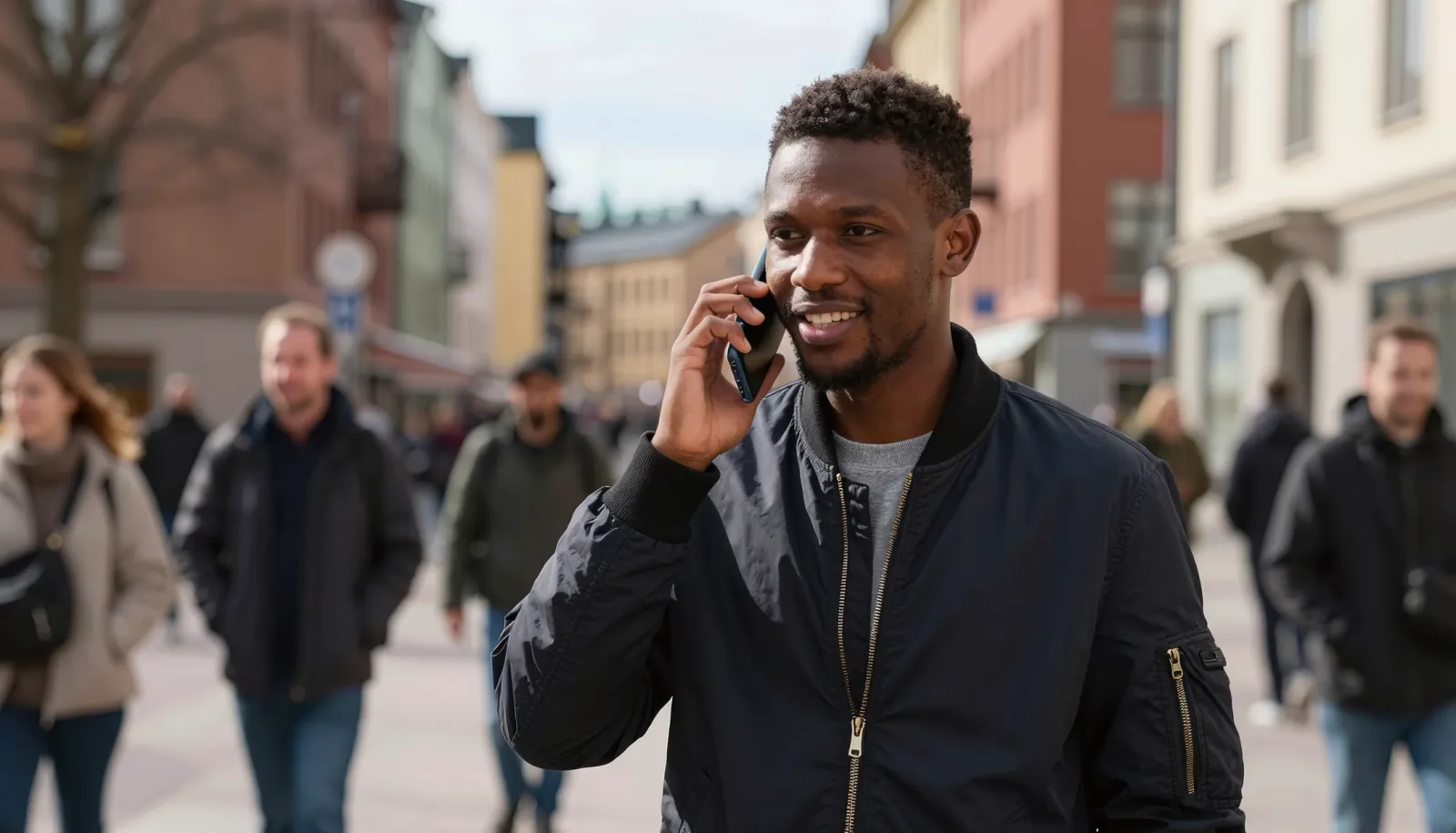 SIM card Norway – nin dhallinyaro ah oo taleefan kula hadlaya waddo Oslo ku taal